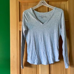 ▫️H&M Gray V Neck